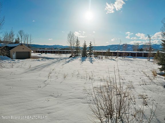 5th image of 7388 Lupine Ln