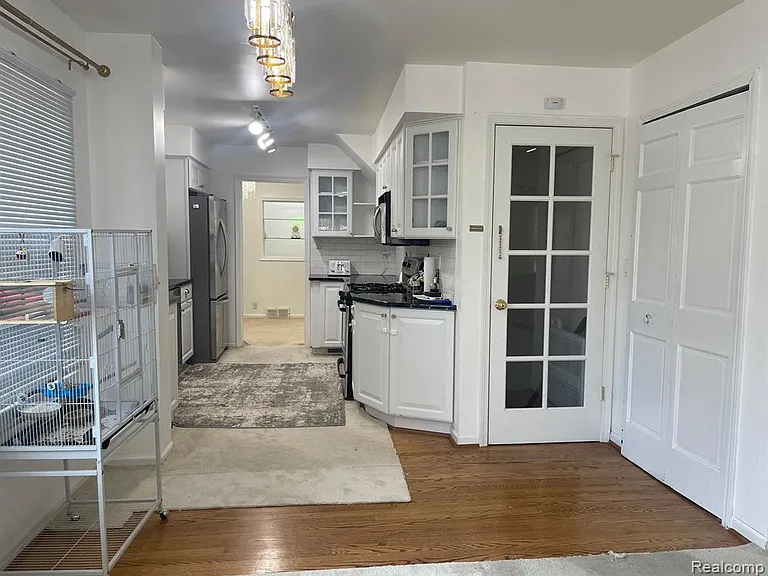 740 N Vernon St — Photo 8