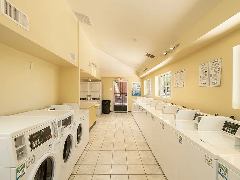 Mission Park Apartments — Photo 10