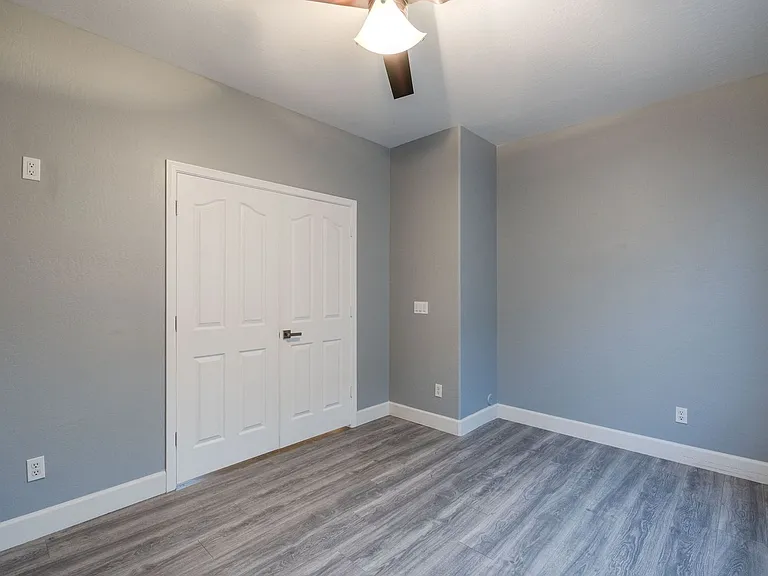 1546 E Nightingale Ln — Photo 32
