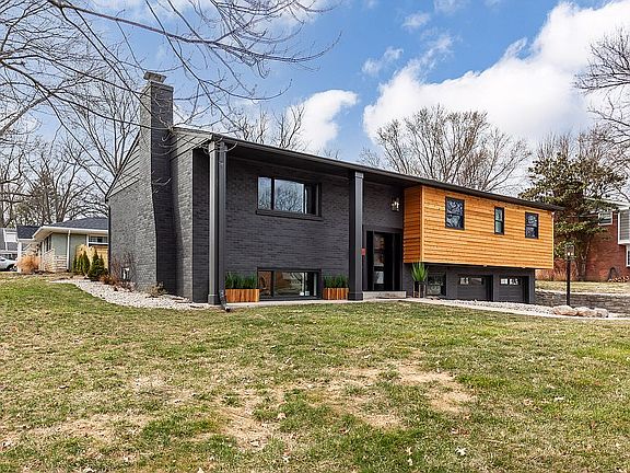 2nd image of 6823 Meadowdale Cir