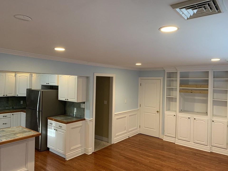 1st image of 3731 Park Ave Floor 2