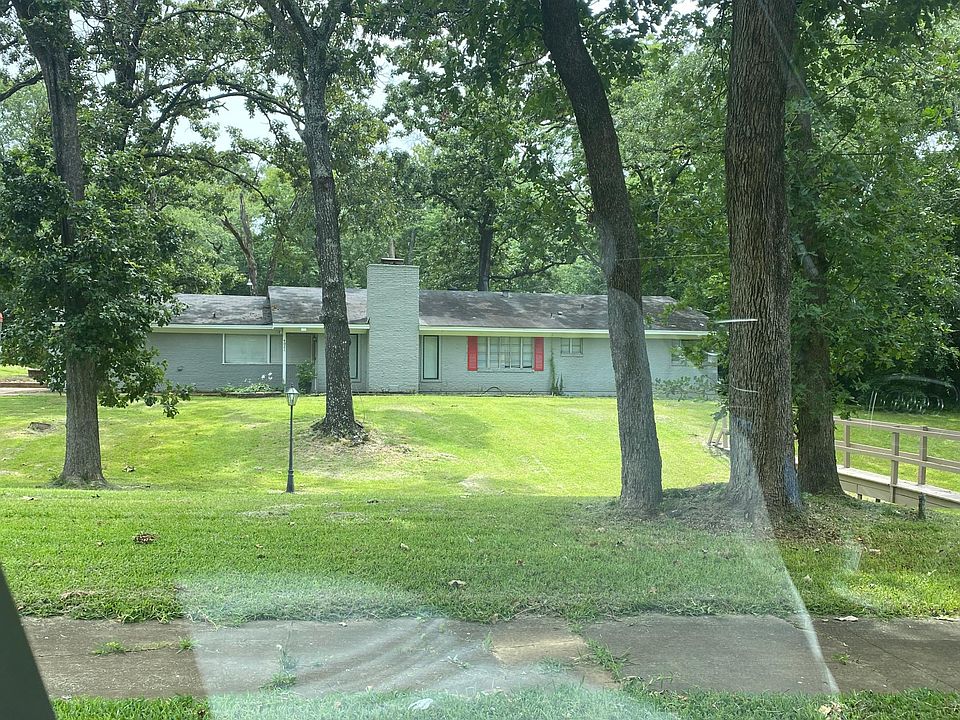 1st image of 4021 Country Club Dr