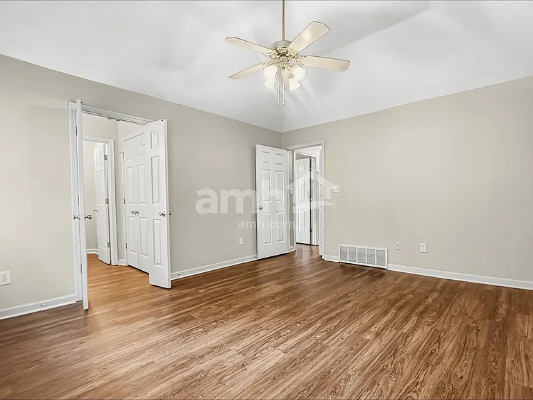 7072 Parkbrook Ln — Photo 8