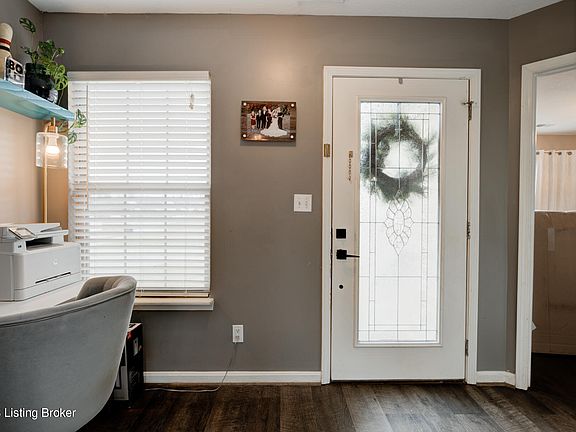 3rd image of 225 Meadowcrest Dr
