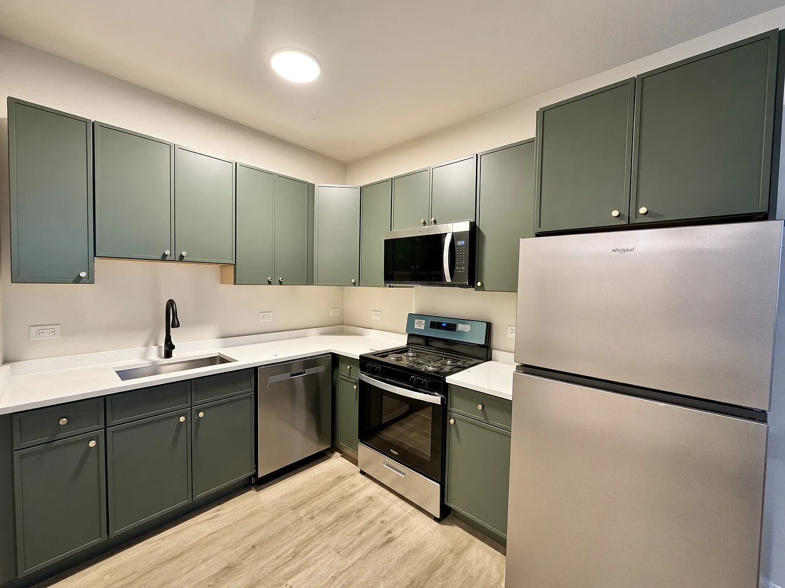 1 bed, $2,100 — Photo 2