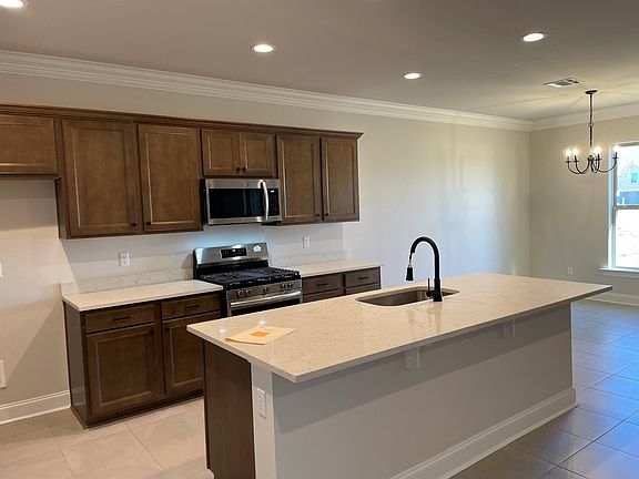 2nd image of 412 Rue Evangeline