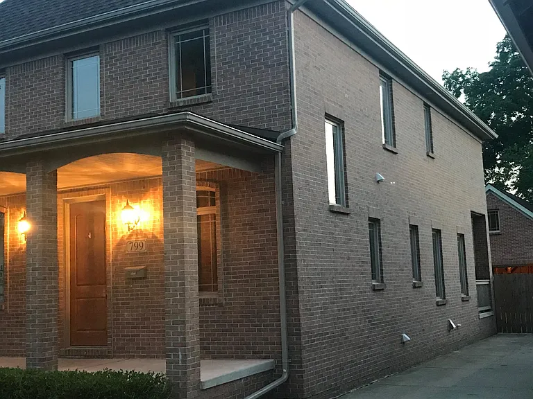 799 N Holbrook St — Photo 34