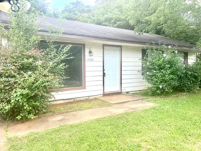 2307 Mount Vernon Rd NW — Photo 2