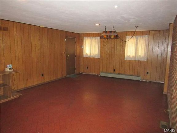 5th image of 445 Saint Marie St