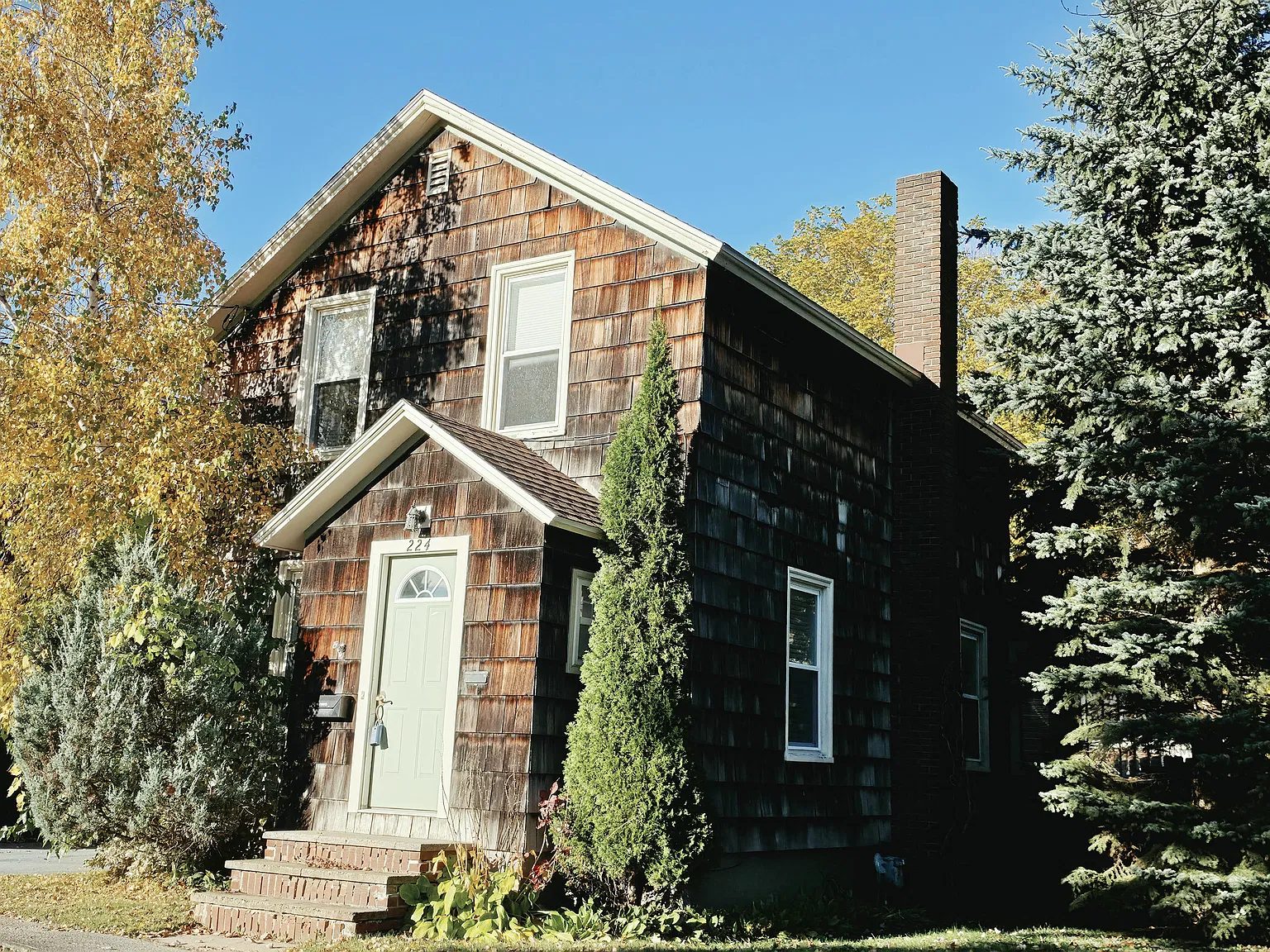 3 bed, 1.5 bath, 1918 sqft, $2,150 — Photo 2