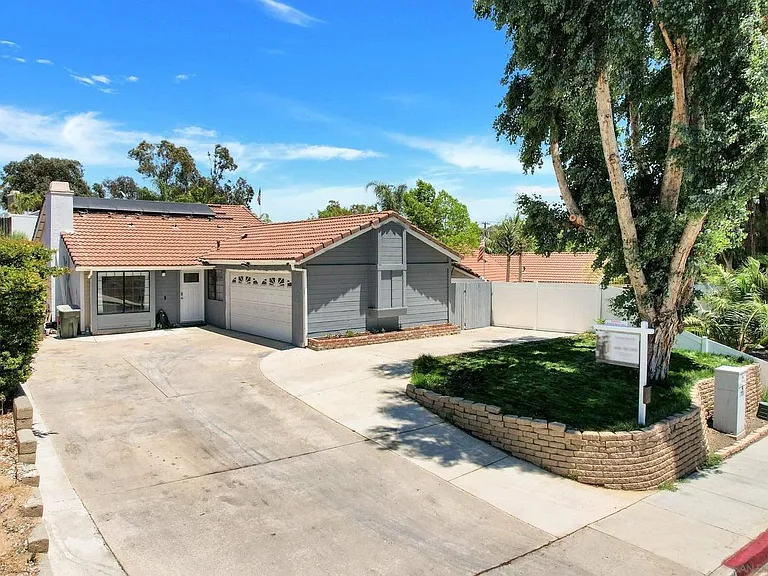 27086 Winchester Creek Ave — Photo 32
