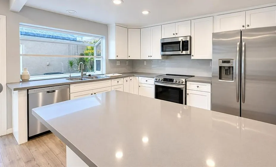 3 bed, 2.5 bath, 1426 sqft, $3,700 — Photo 2