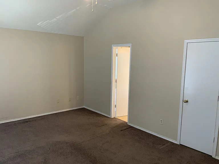 705 Little Fox Ln — Photo 35