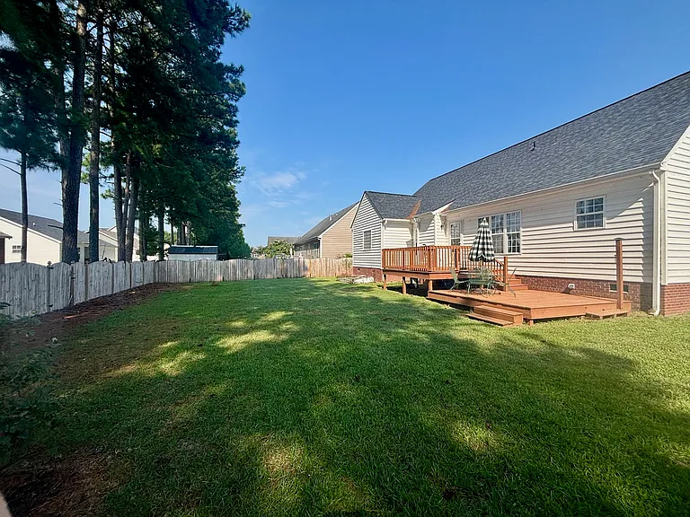 2037 Cherrytree Ln — Photo 17