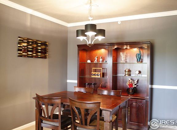 Dining room with Crown Molding