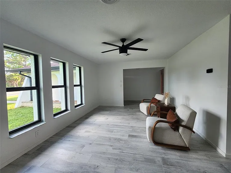 900 Crestwood Rd — Photo 18