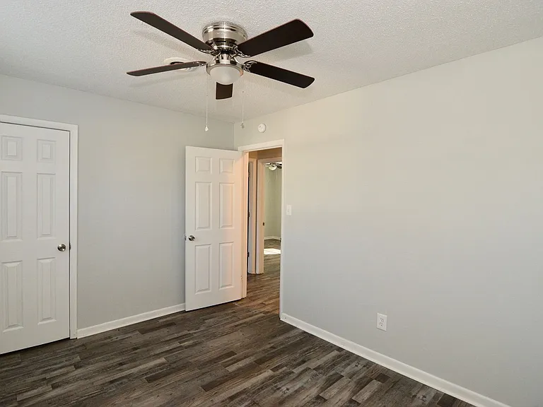 524 Laverne Ave — Photo 19