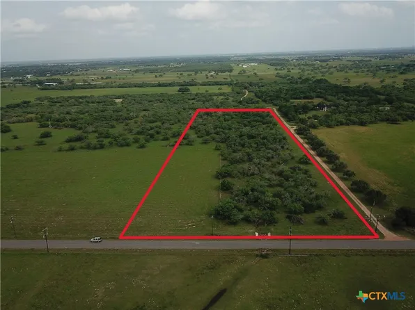 2249 Oliver Rd, Victoria, TX 77904