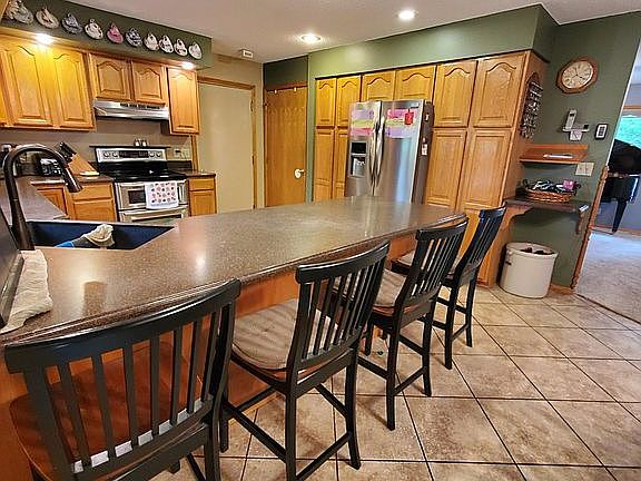 Peninsula and Cabinets