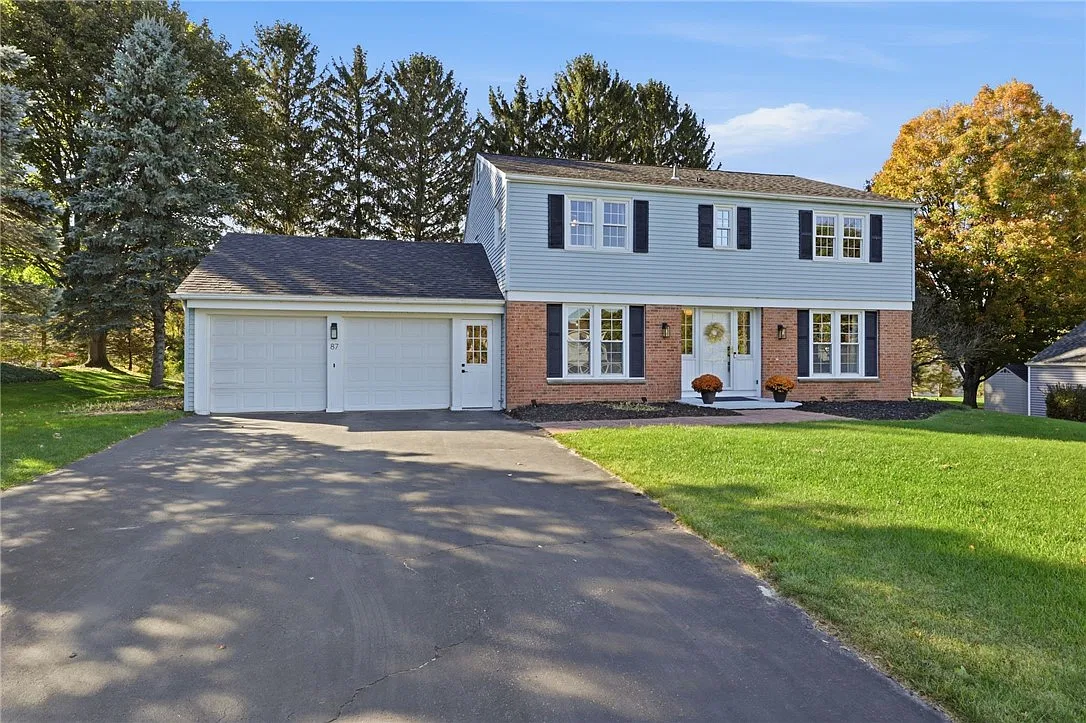5 bed, 2.5 bath, 2490 sqft, $4,000 — Photo 1