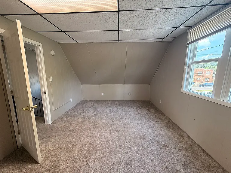 2351 Valentine St — Photo 7