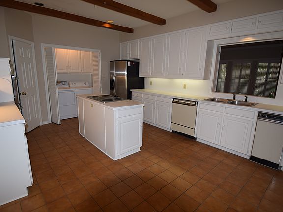 3rd image of 6029 Hillcrest Ave #B2