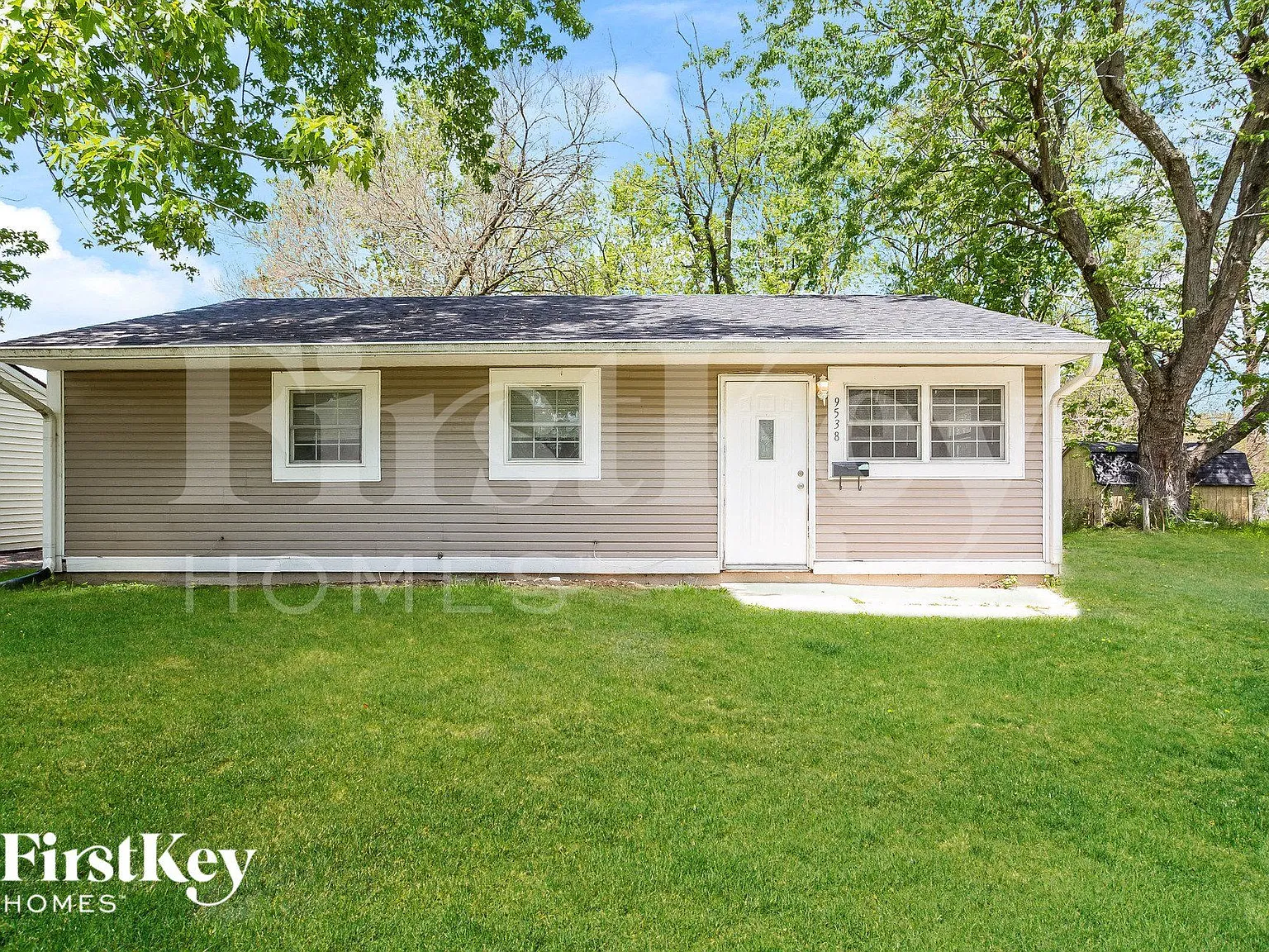 3 bed, 1.0 bath, 1100 sqft, $1,695 — Photo 1