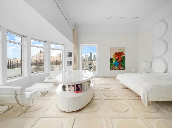 1 Sutton Place South image 12 of 25