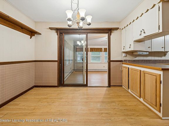 2nd image of 1283 Grovenburg Rd