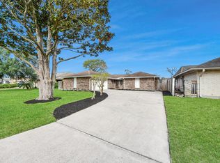 7102 Log Hollow Dr, Houston, TX 77040
