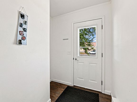 5th image of 325 3rd Ave W