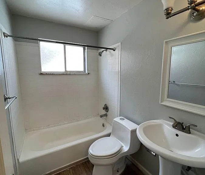 2337 S Locust St #C — Photo 10
