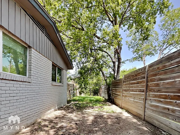 1604 Parker Ln #B — Photo 14