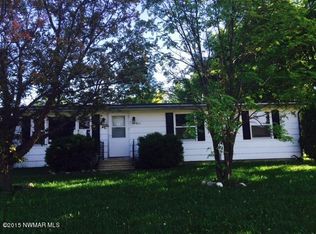 911 2nd St NE, Roseau, MN 56751