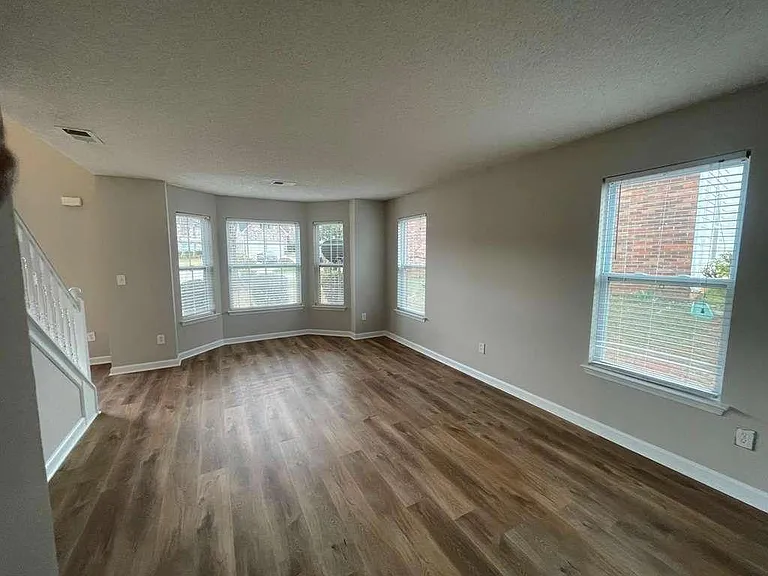 408 Canoga Ct — Photo 3