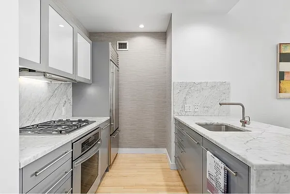 Sold by Sloane Square | media 7