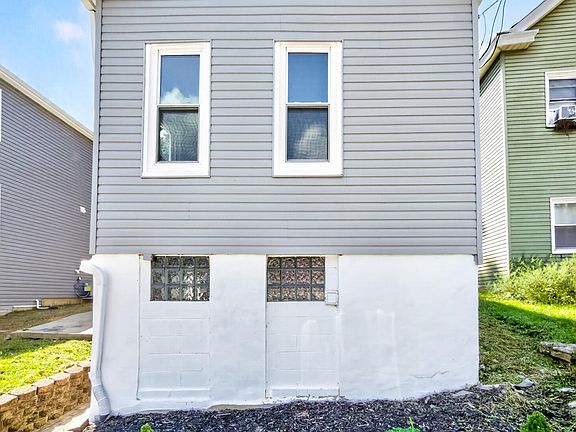 4th image of 1207 John St
