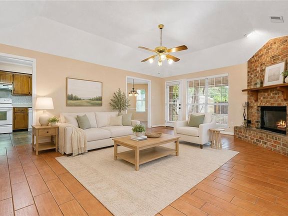 4th image of 9470 Oak Forrest Dr