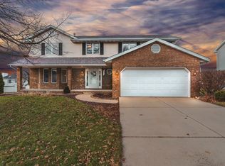2604 Blarney Stone Ln, Bloomington, IL 61704