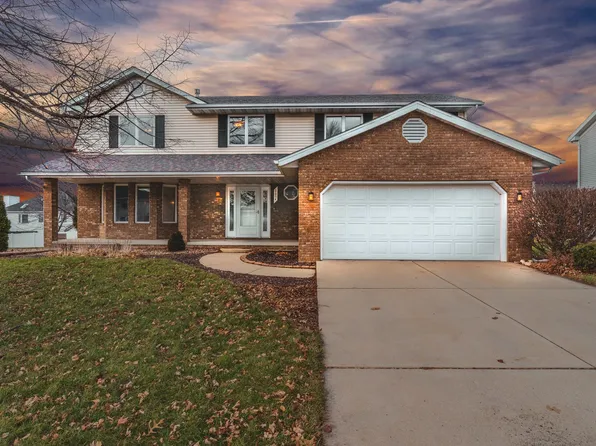 2604 Blarney Stone Ln, Bloomington, IL 61704