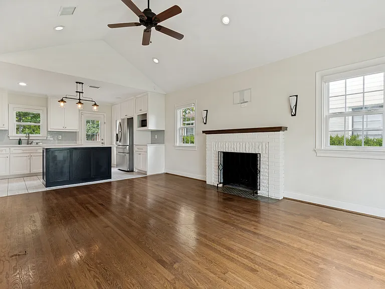 615 S Montclair Ave — Photo 11