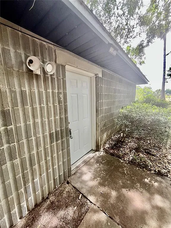 2321 SW 31st Pl — Photo 2