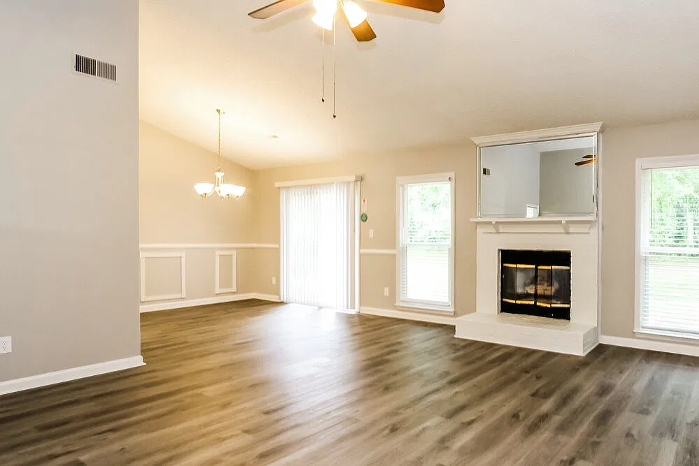 3 bed, 2.0 bath, 1802 sqft, $3,160 — Photo 3
