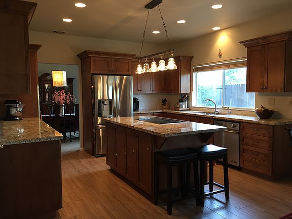 5th image of 5906 Blackstone Dr