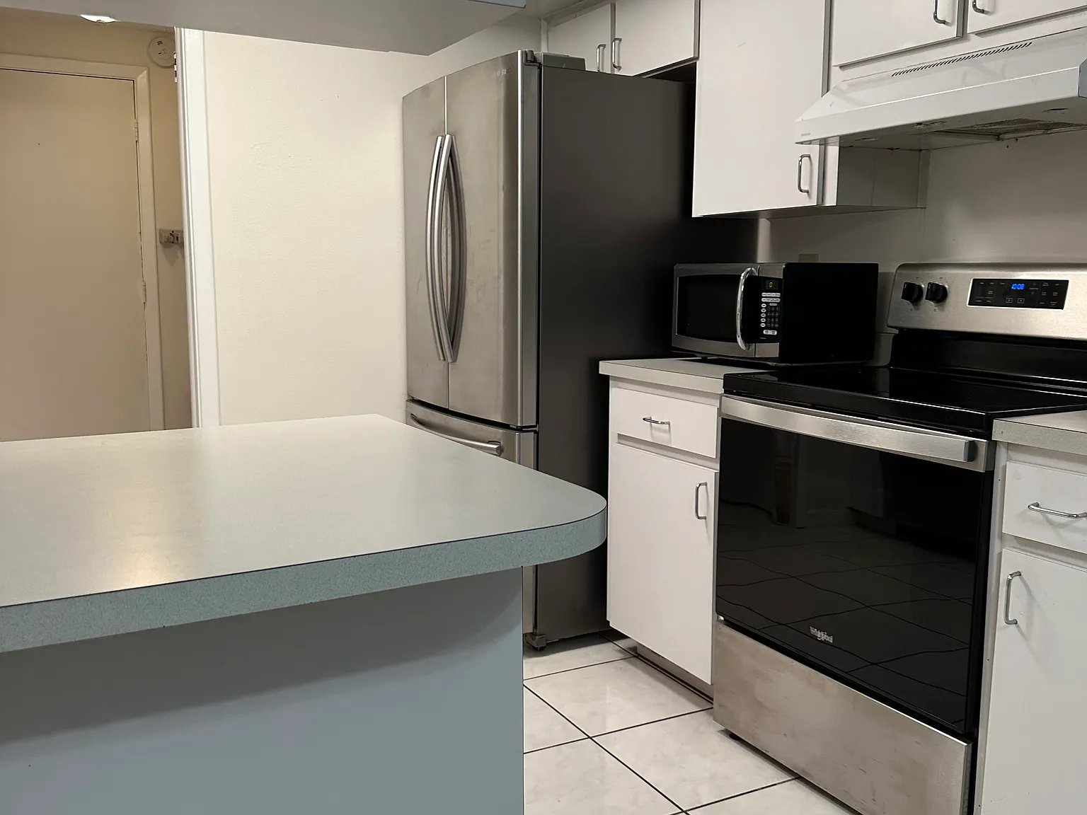 3 bed, 1208 sqft, $2,395 — Photo 3