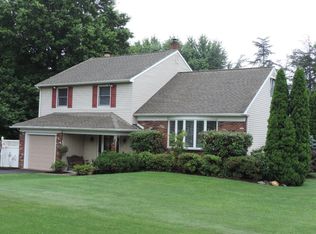 8 Mohawk Dr, Richboro, PA 18954