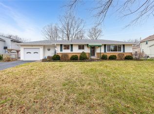 15 Karlan Dr, Rochester, NY 14617