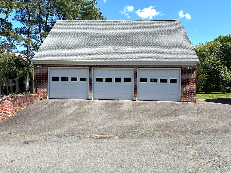 703 Kentland Dr — Photo 4