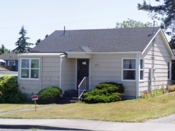 1219 29th St, Anacortes, WA 98221
